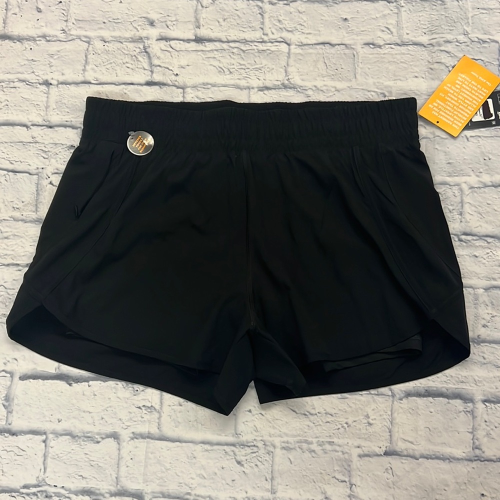 Avia sz XL ladies running shorts. Lined with moisture wick material.